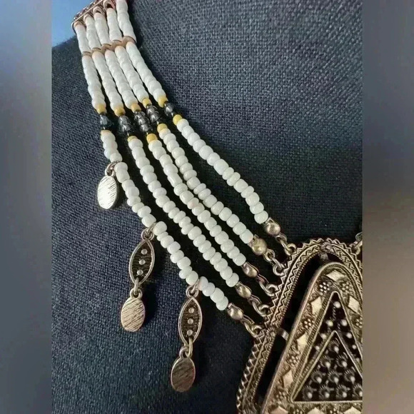 NWT Free People Dollyland Choker Pendant Beaded~ Gold & white - Picture 4 of 4